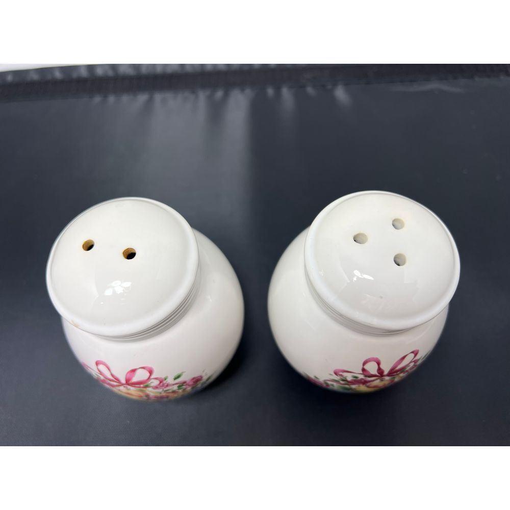 Vintage Floral Fruit Basket Salt and Pepper Shakers Ceramic Kitchen Decor White - Picture 3 of 8